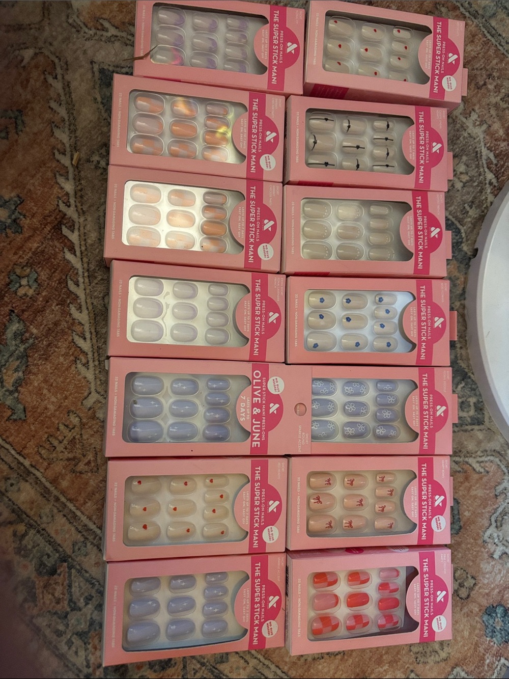 Olive & June Press-On Nail Set
